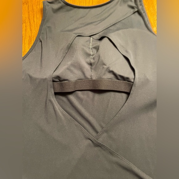 Fabletics 1X black workout top with padded bra. - Picture 5 of 7